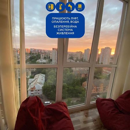 Large 2 Room Apartment With A Beautiful View 2 Min Metro Chernigivska Kijev Kültér fotó