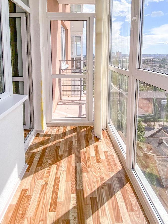 Large 2 Room Apartment With A Beautiful View 2 Min Metro Chernigivska Kijev Kültér fotó