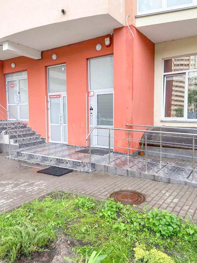 Large 2 Room Apartment With A Beautiful View 2 Min Metro Chernigivska Kijev Kültér fotó