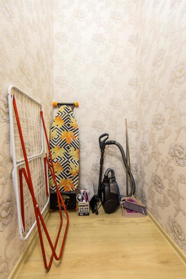 Large 2 Room Apartment With A Beautiful View 2 Min Metro Chernigivska Kijev Kültér fotó