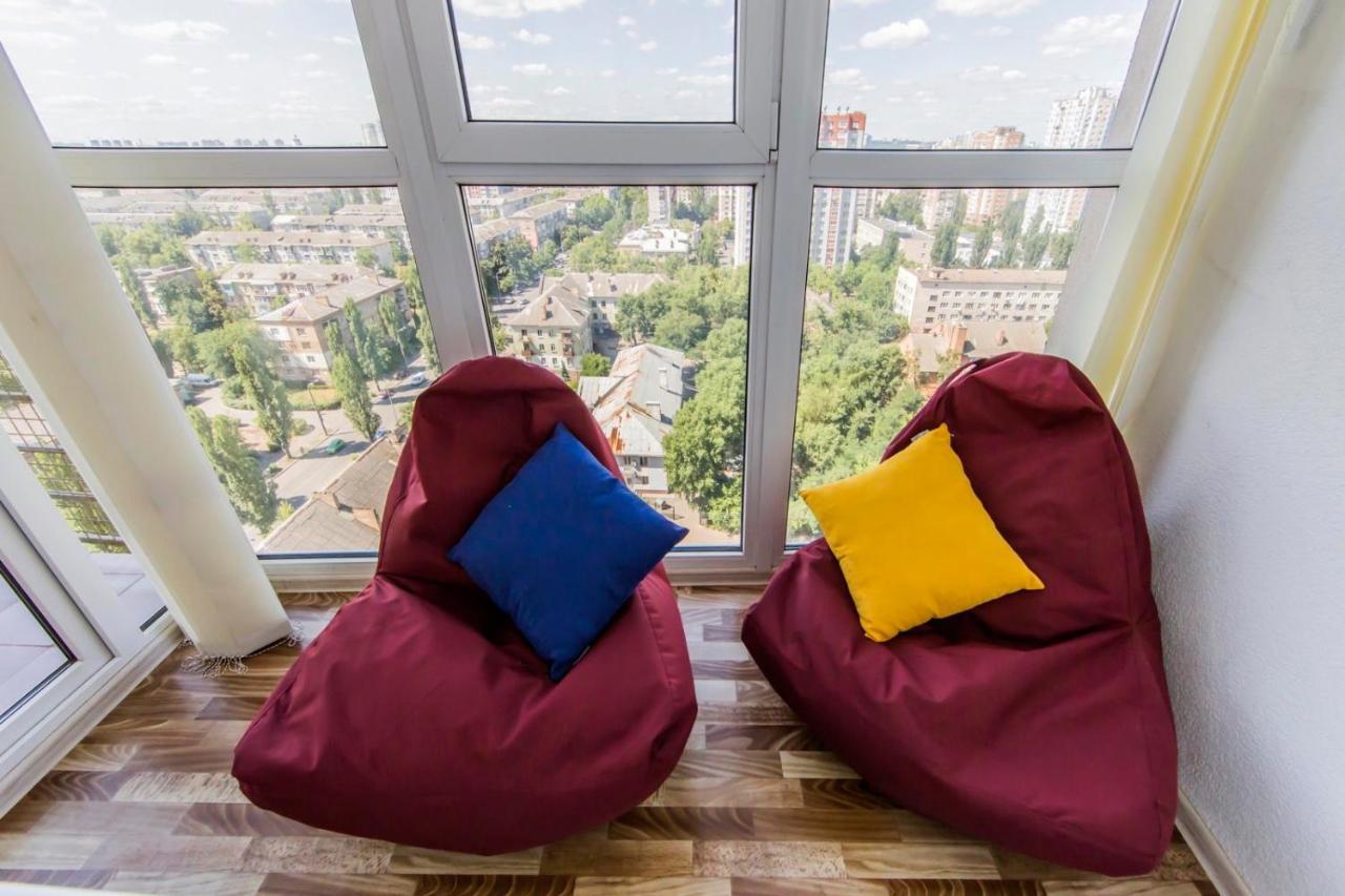Large 2 Room Apartment With A Beautiful View 2 Min Metro Chernigivska Kijev Kültér fotó