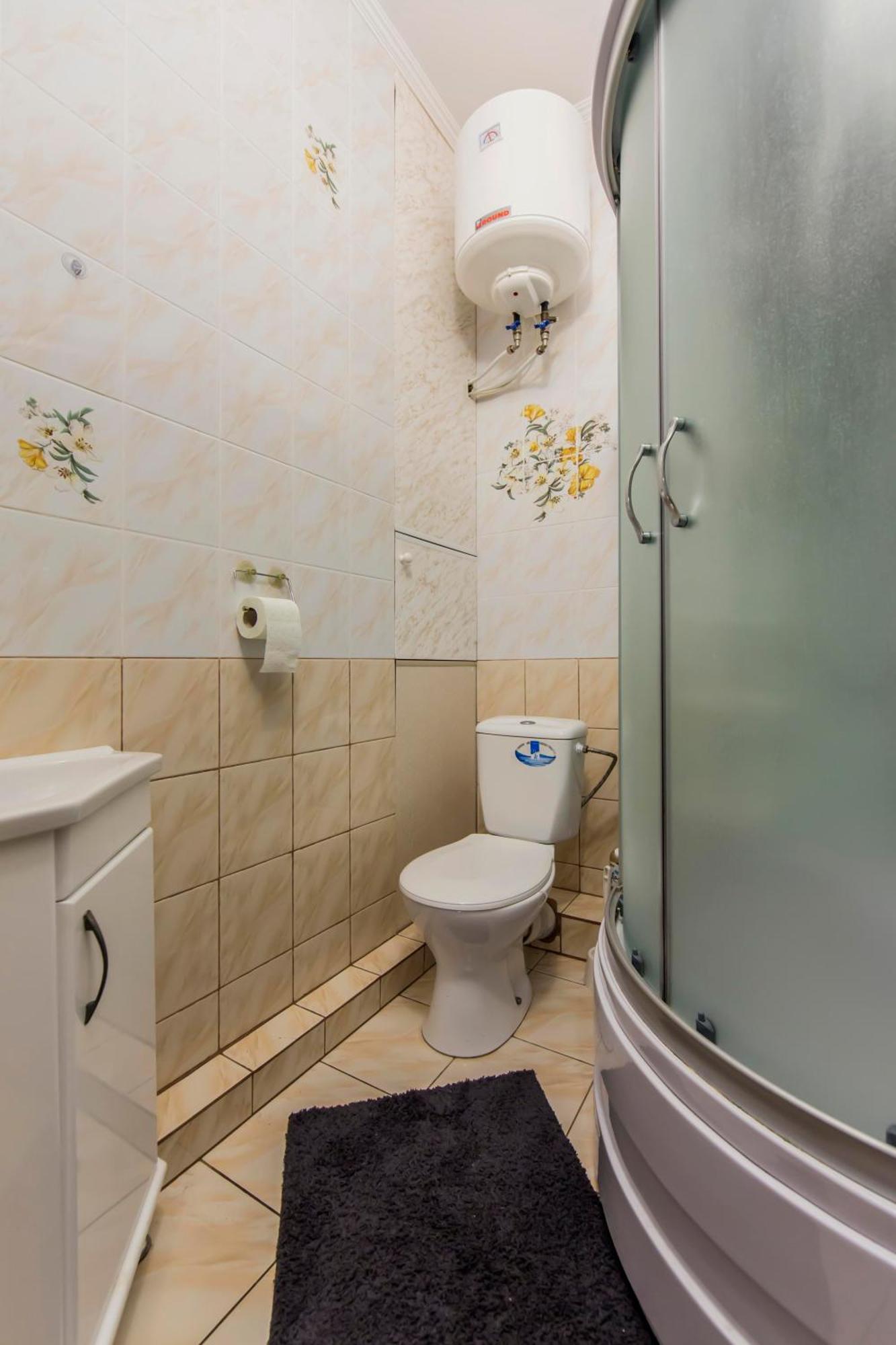 Large 2 Room Apartment With A Beautiful View 2 Min Metro Chernigivska Kijev Kültér fotó