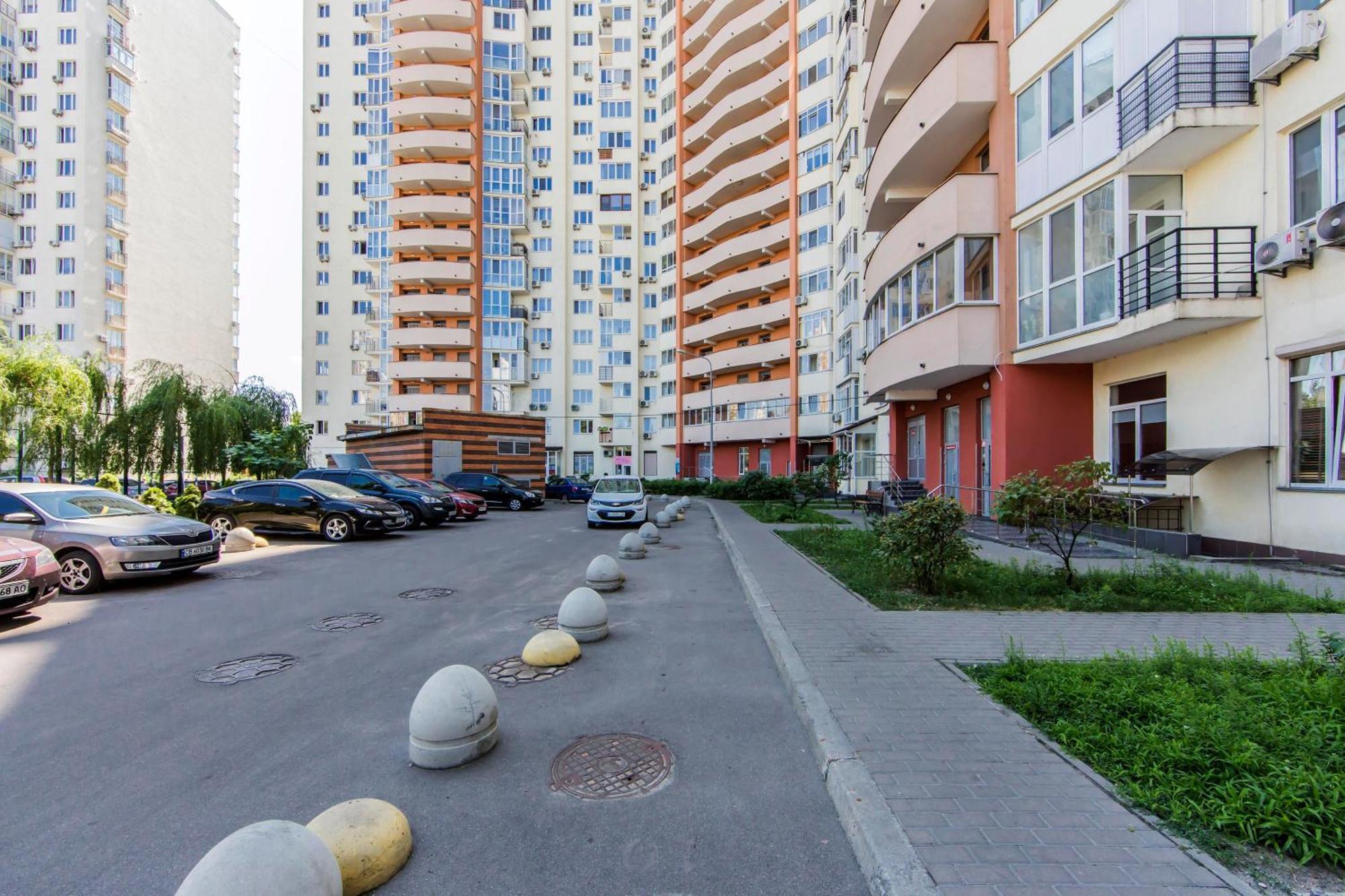 Large 2 Room Apartment With A Beautiful View 2 Min Metro Chernigivska Kijev Kültér fotó